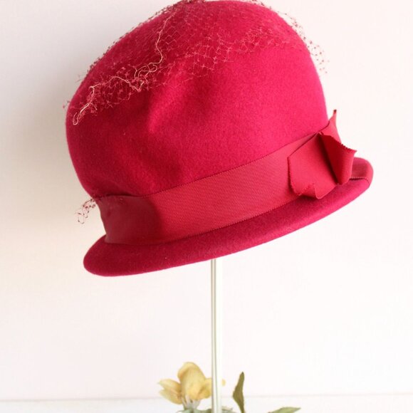 Vintage 1960s Hat, Red Wool Felt with Veil Trim and Bow, Millinery - Picture 3 of 9